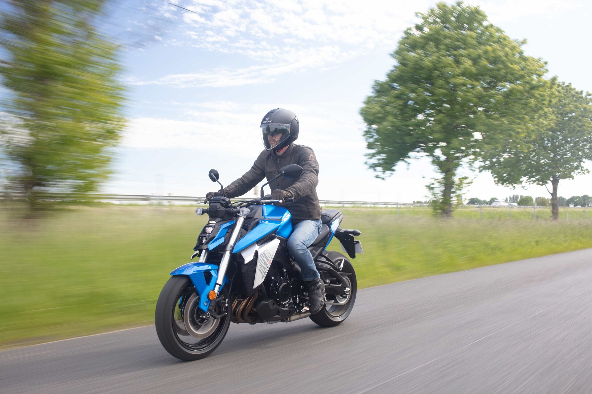 Suzuki svela la nuova GSX-S950, la streetfighter per i neopatentati