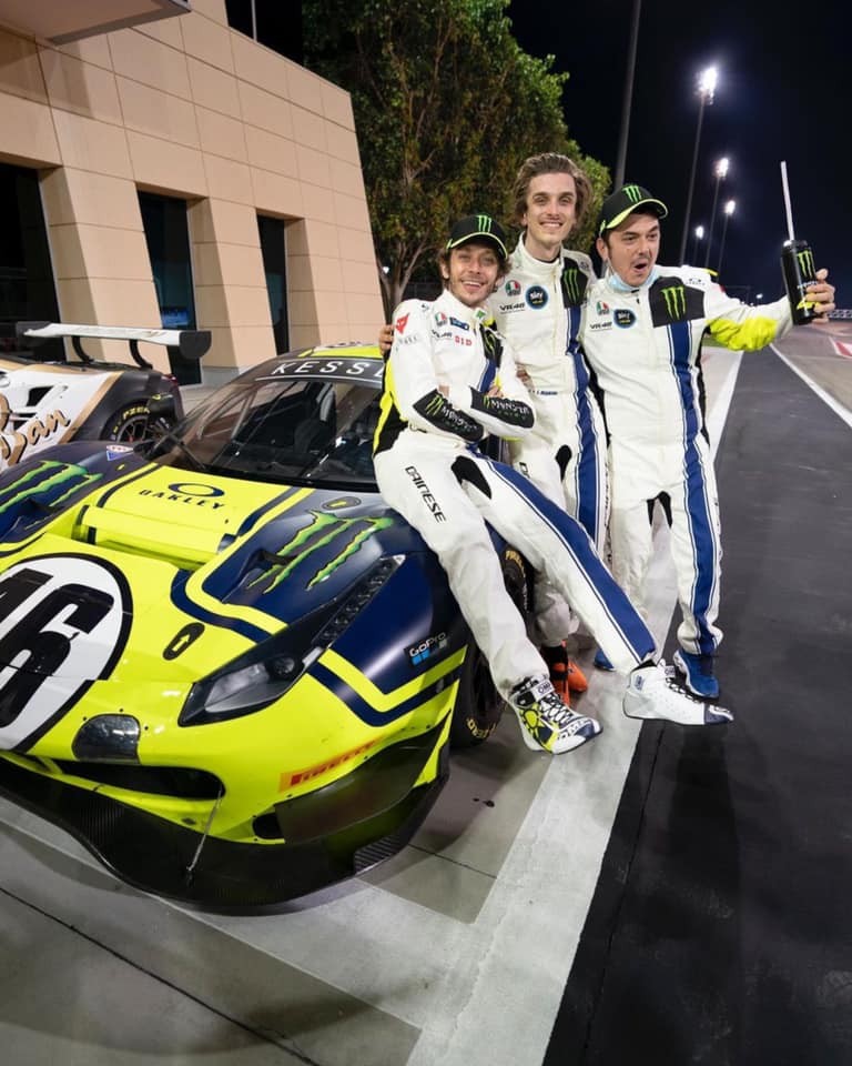 Valentino Rossi avrebbe deciso: dal 2022 passerà dalle moto alle auto