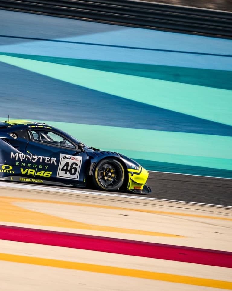 Valentino Rossi avrebbe deciso: dal 2022 passerà dalle moto alle auto