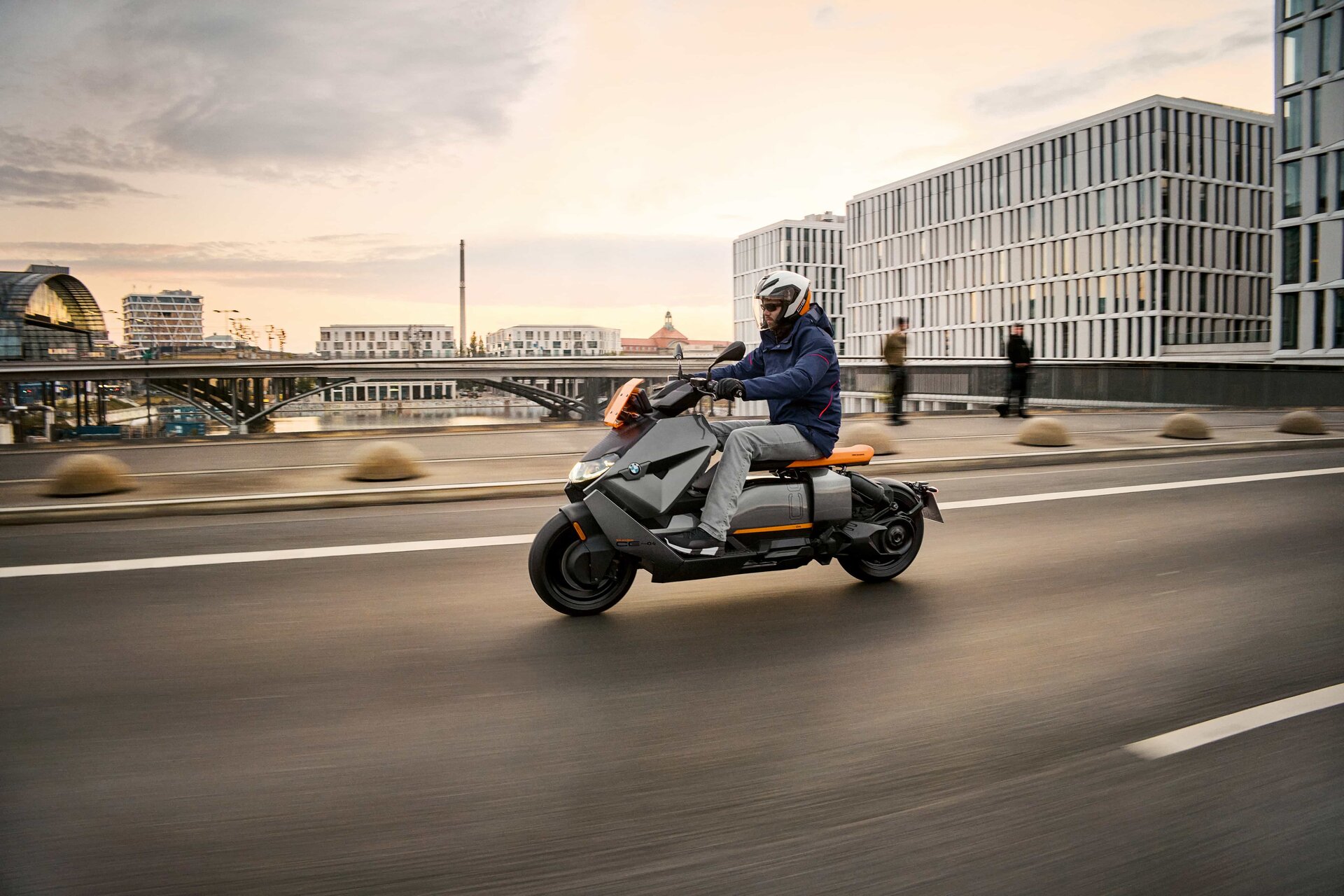 BMW CE 04: foto