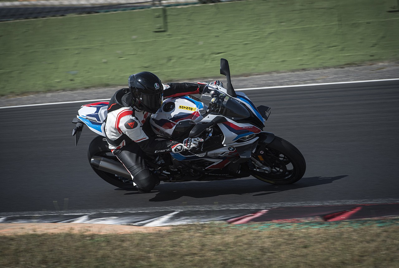 BMW M 1000 RR, le foto della prova