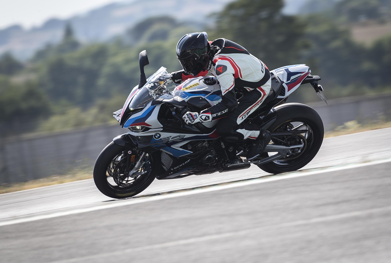BMW M 1000 RR, le foto della prova