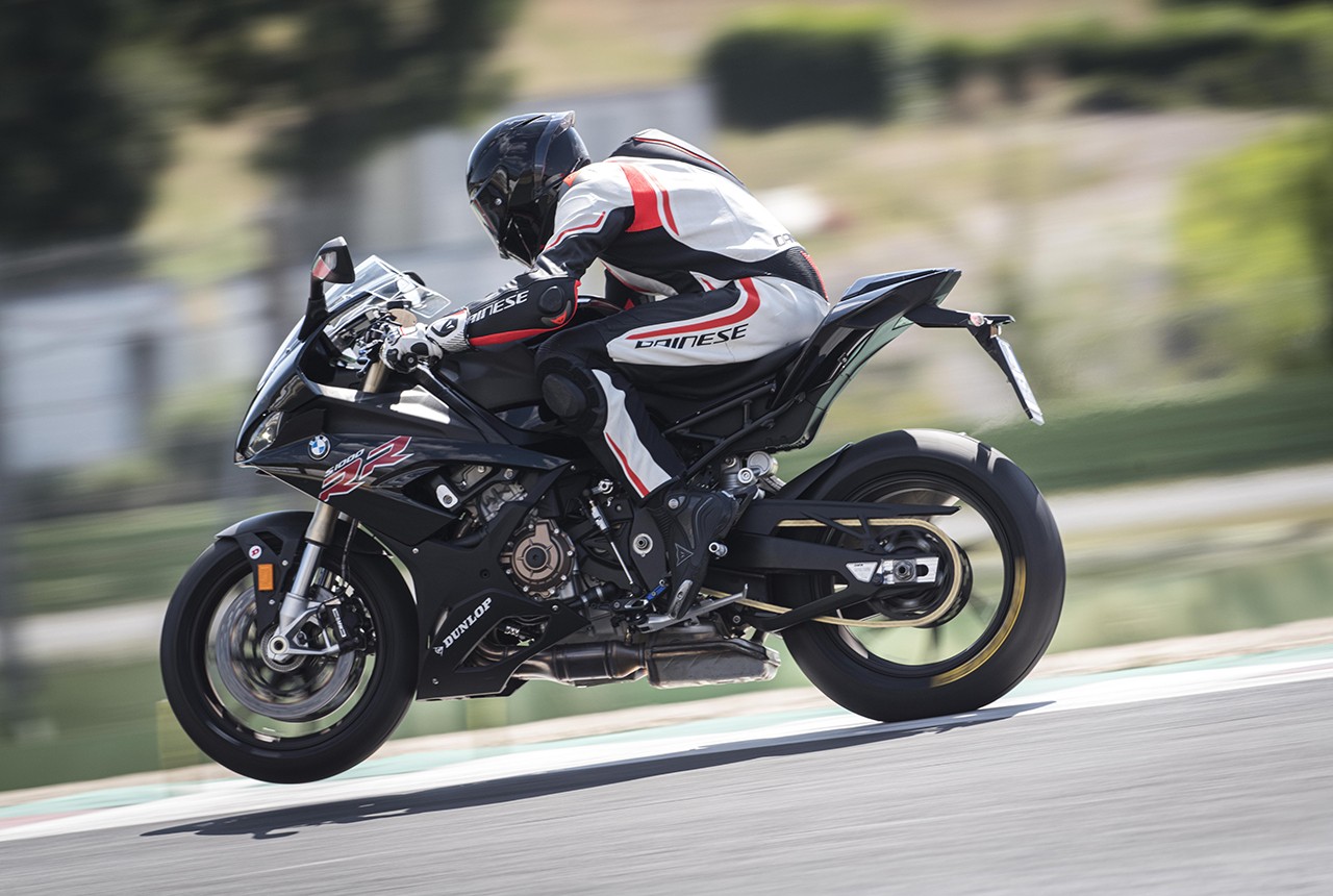 BMW M 1000 RR, le foto della prova