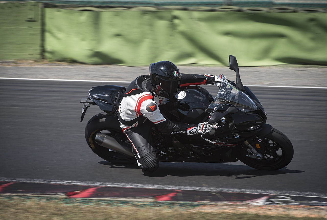 BMW M 1000 RR, le foto della prova