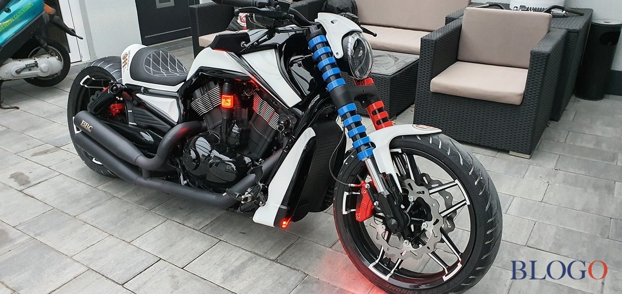 Harley-Davidson V-Rod "300 Razor" | Bad Boy Customs