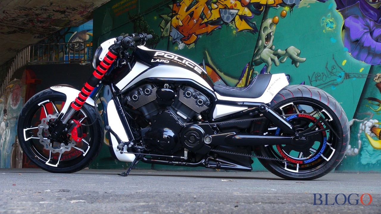Harley-Davidson V-Rod "300 Razor" | Bad Boy Customs