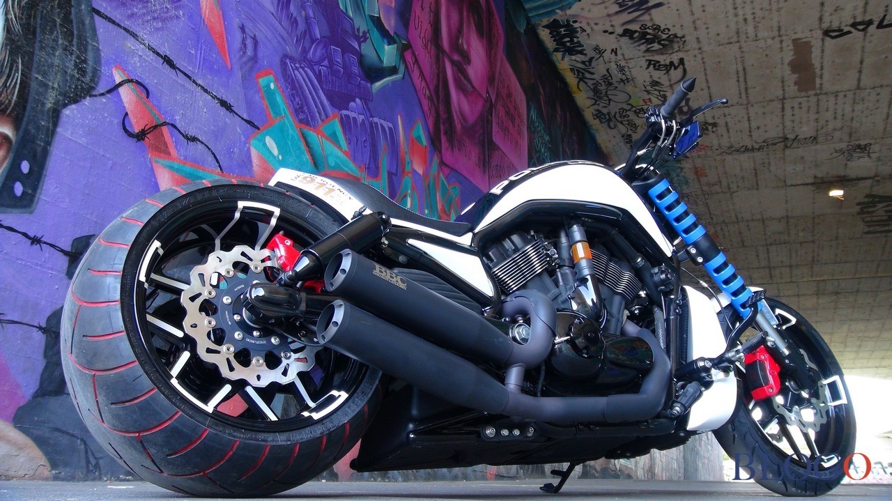 Harley-Davidson V-Rod "300 Razor" | Bad Boy Customs
