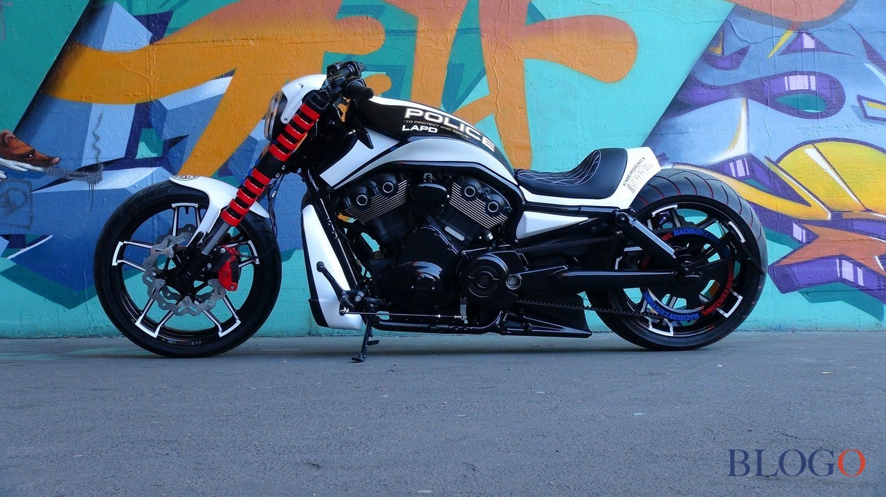 Harley-Davidson V-Rod "300 Razor" | Bad Boy Customs