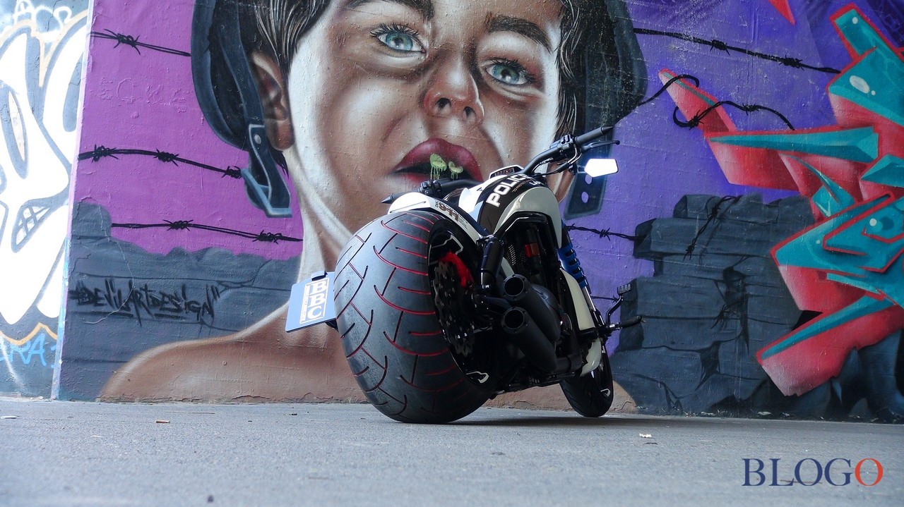 Harley-Davidson V-Rod "300 Razor" | Bad Boy Customs