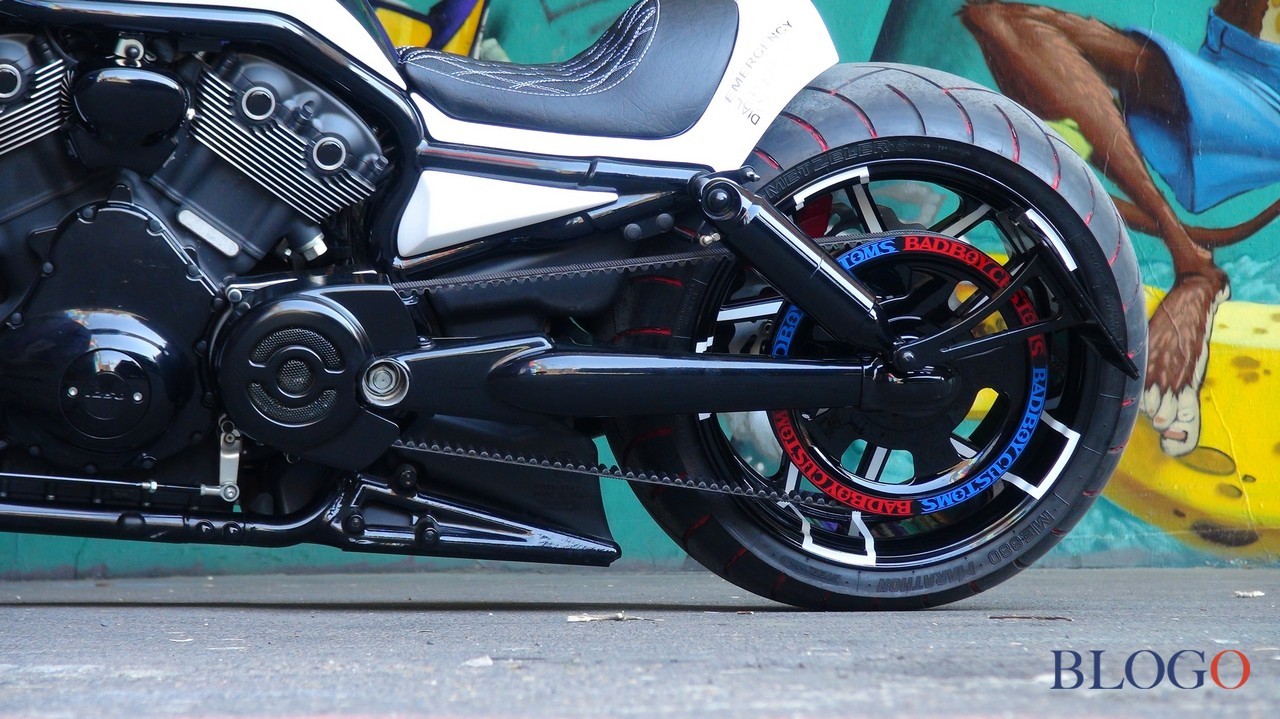 Harley-Davidson V-Rod "300 Razor" | Bad Boy Customs