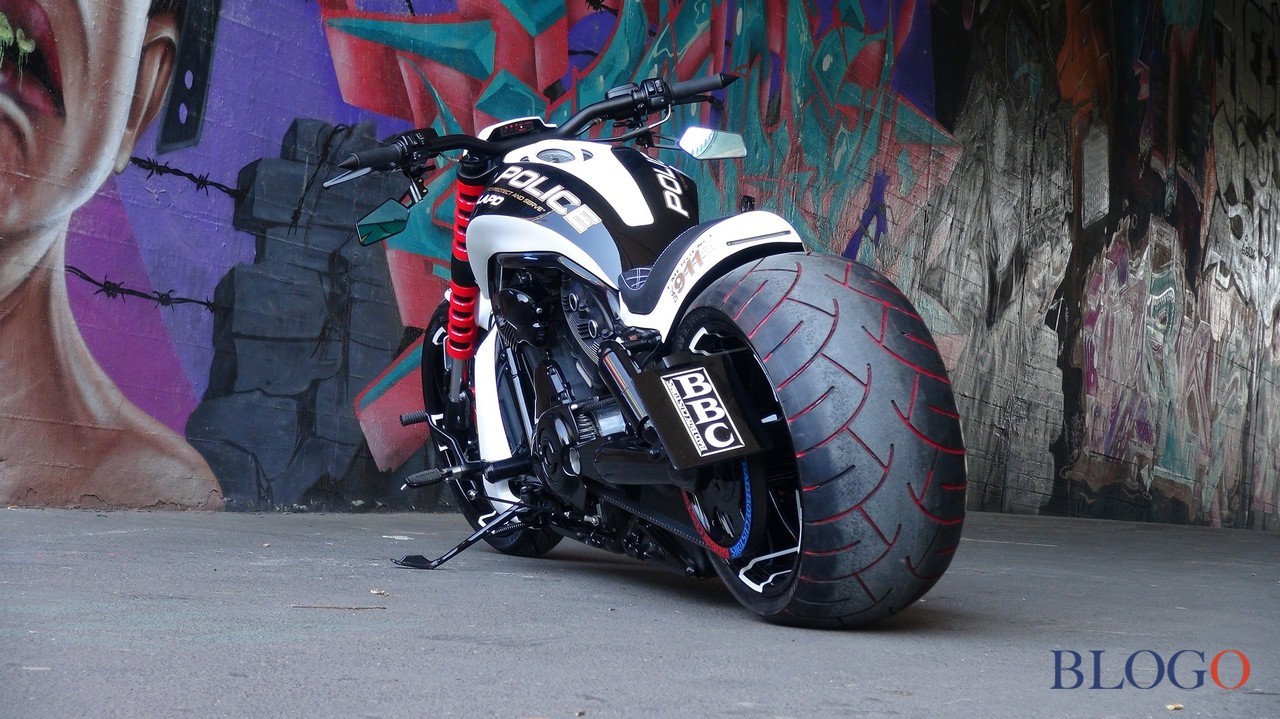 Harley-Davidson V-Rod "300 Razor" | Bad Boy Customs
