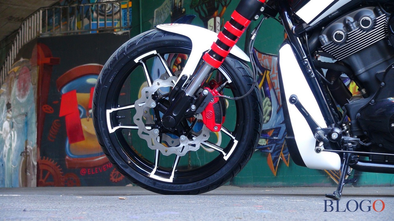 Harley-Davidson V-Rod "300 Razor" | Bad Boy Customs