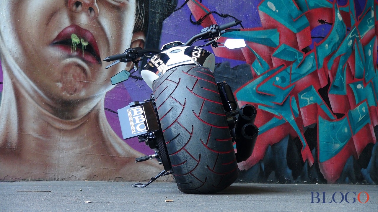 Harley-Davidson V-Rod "300 Razor" | Bad Boy Customs