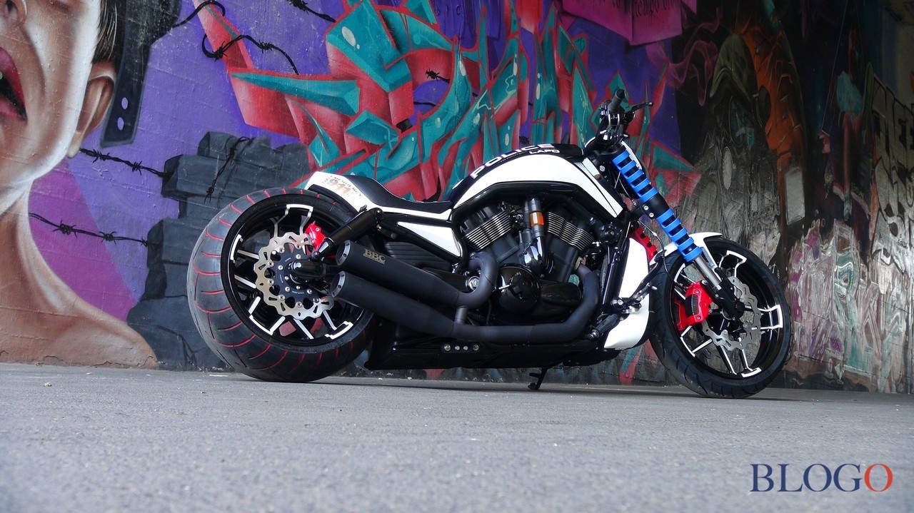 Harley-Davidson V-Rod "300 Razor" | Bad Boy Customs