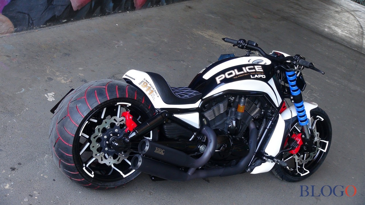 Harley-Davidson V-Rod "300 Razor" | Bad Boy Customs