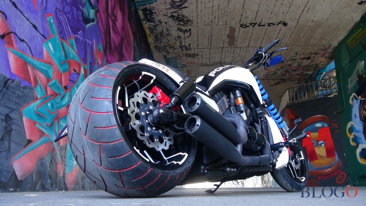 Harley-Davidson V-Rod "300 Razor" | Bad Boy Customs