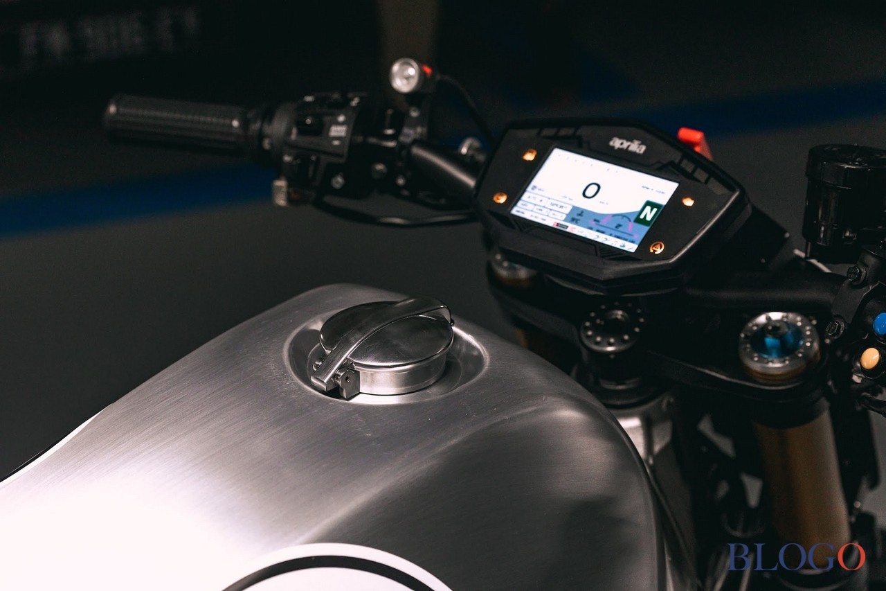 Aprilia Tuono V4 "Pikes Peak Le Mans" by Le Week-End De Course