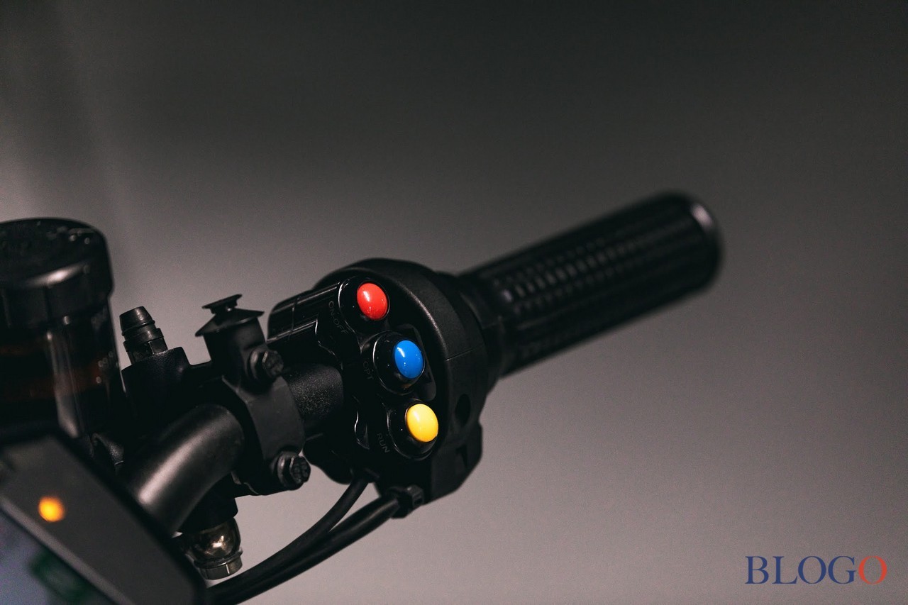 Aprilia Tuono V4 "Pikes Peak Le Mans" by Le Week-End De Course