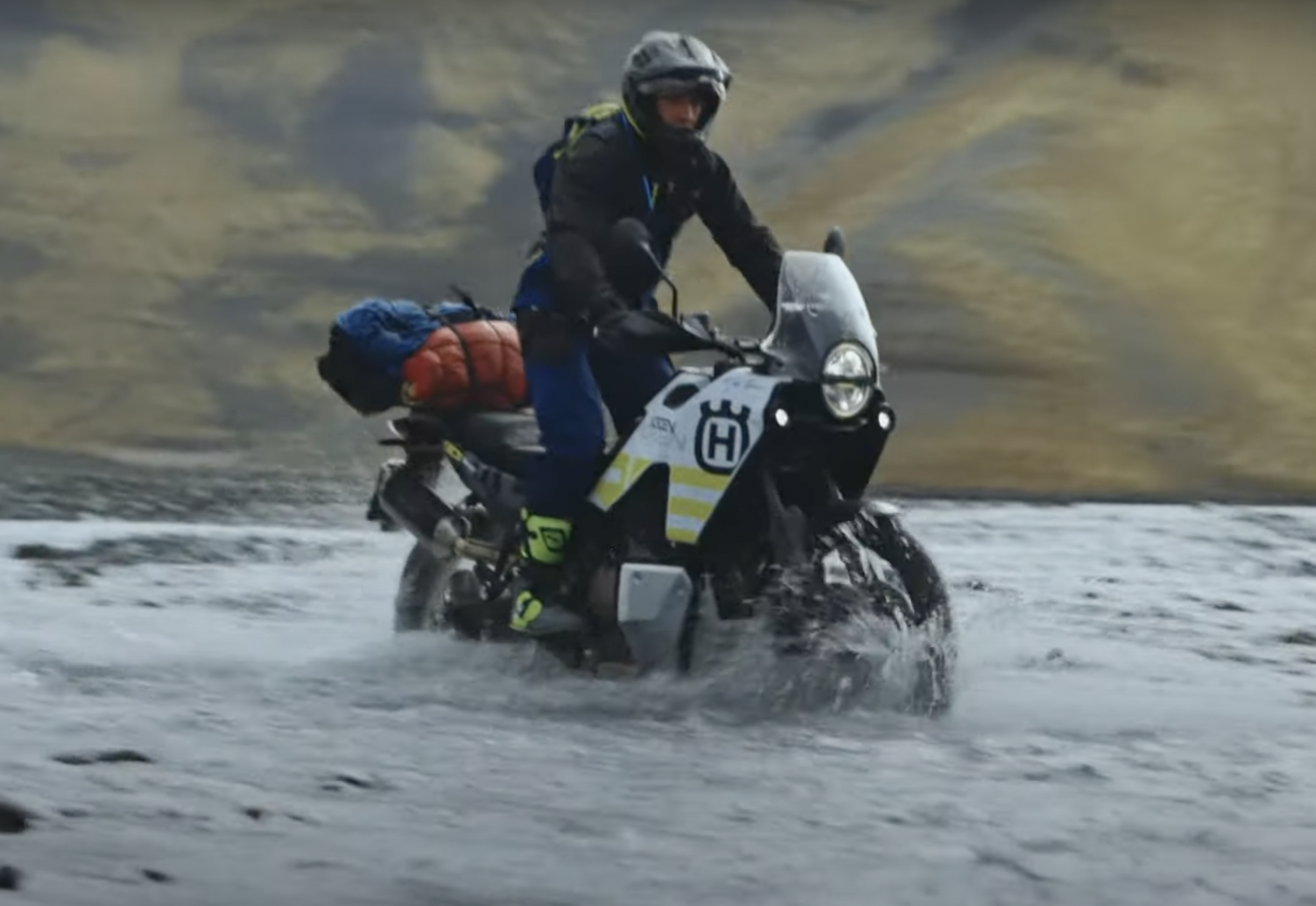 Husqvarna Norden 901: in Islanda con Mike Horn e Cyril Despres