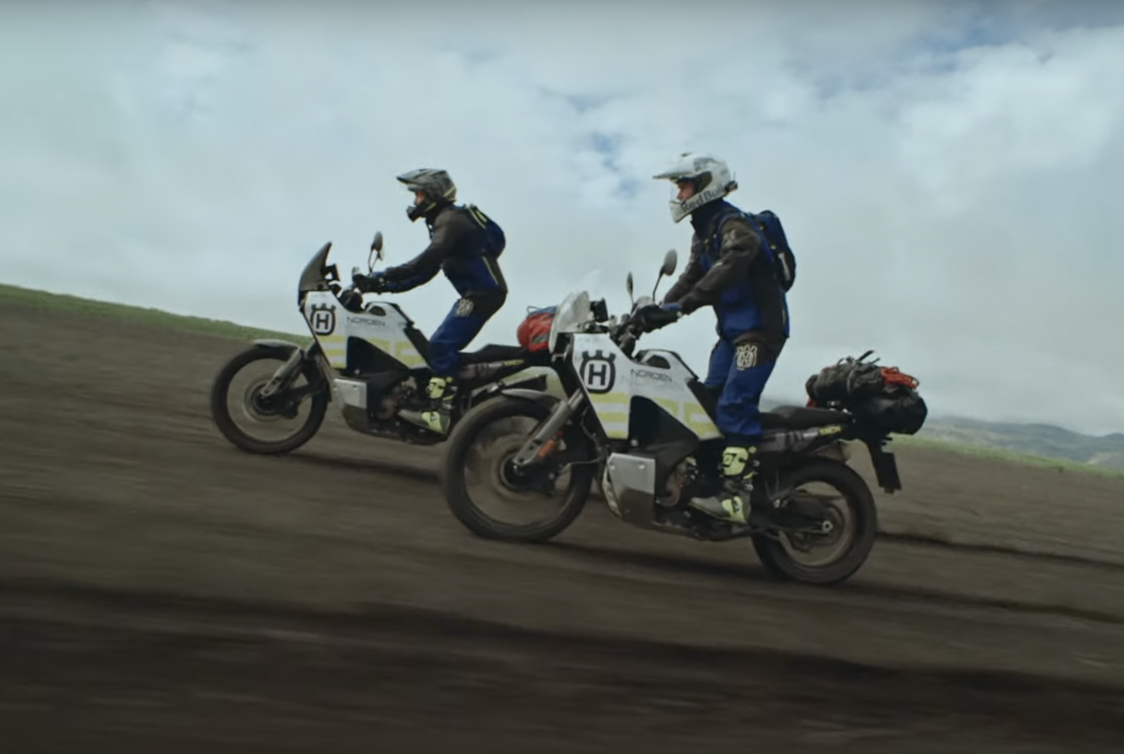 Husqvarna Norden 901: in Islanda con Mike Horn e Cyril Despres