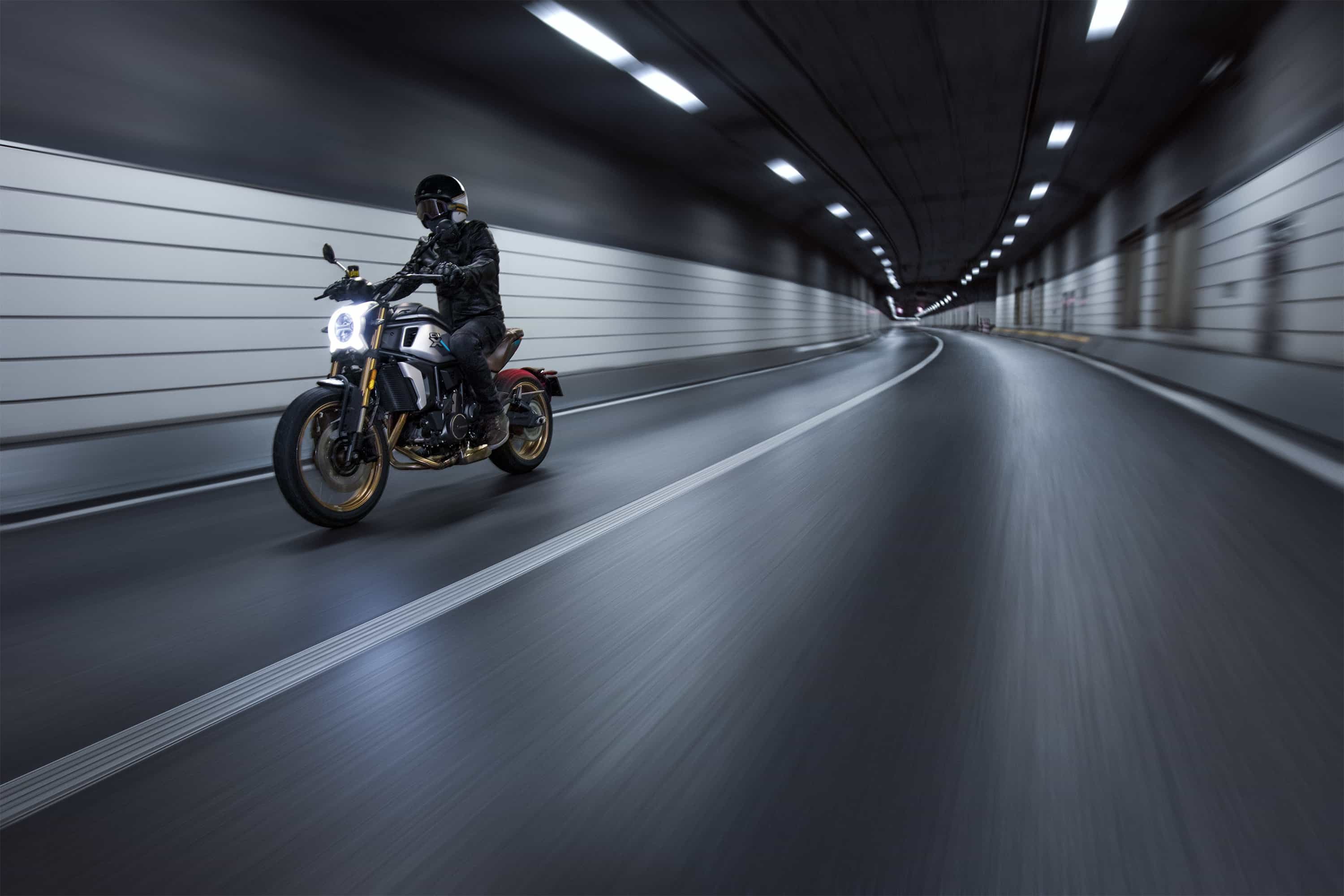 CFMoto 700CL-X Heritage: foto