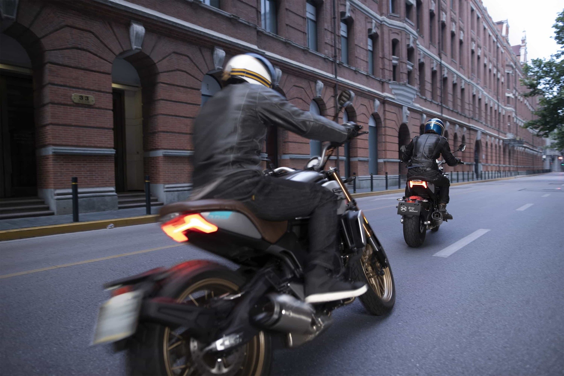 CFMoto 700CL-X Heritage: foto