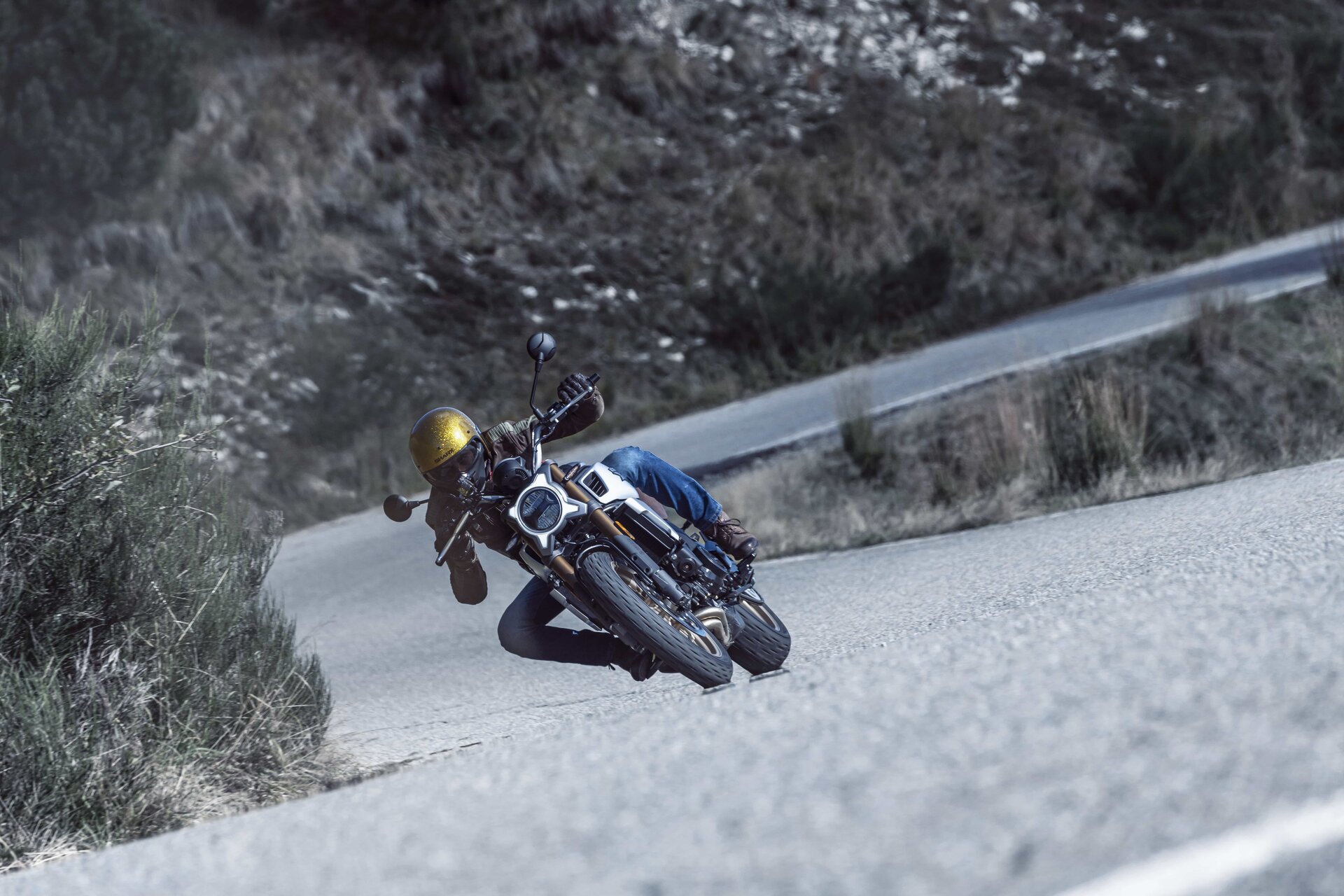 CFMoto 700CL-X Heritage: foto