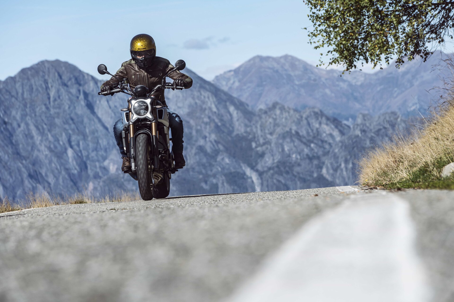 CFMoto 700CL-X Heritage: foto