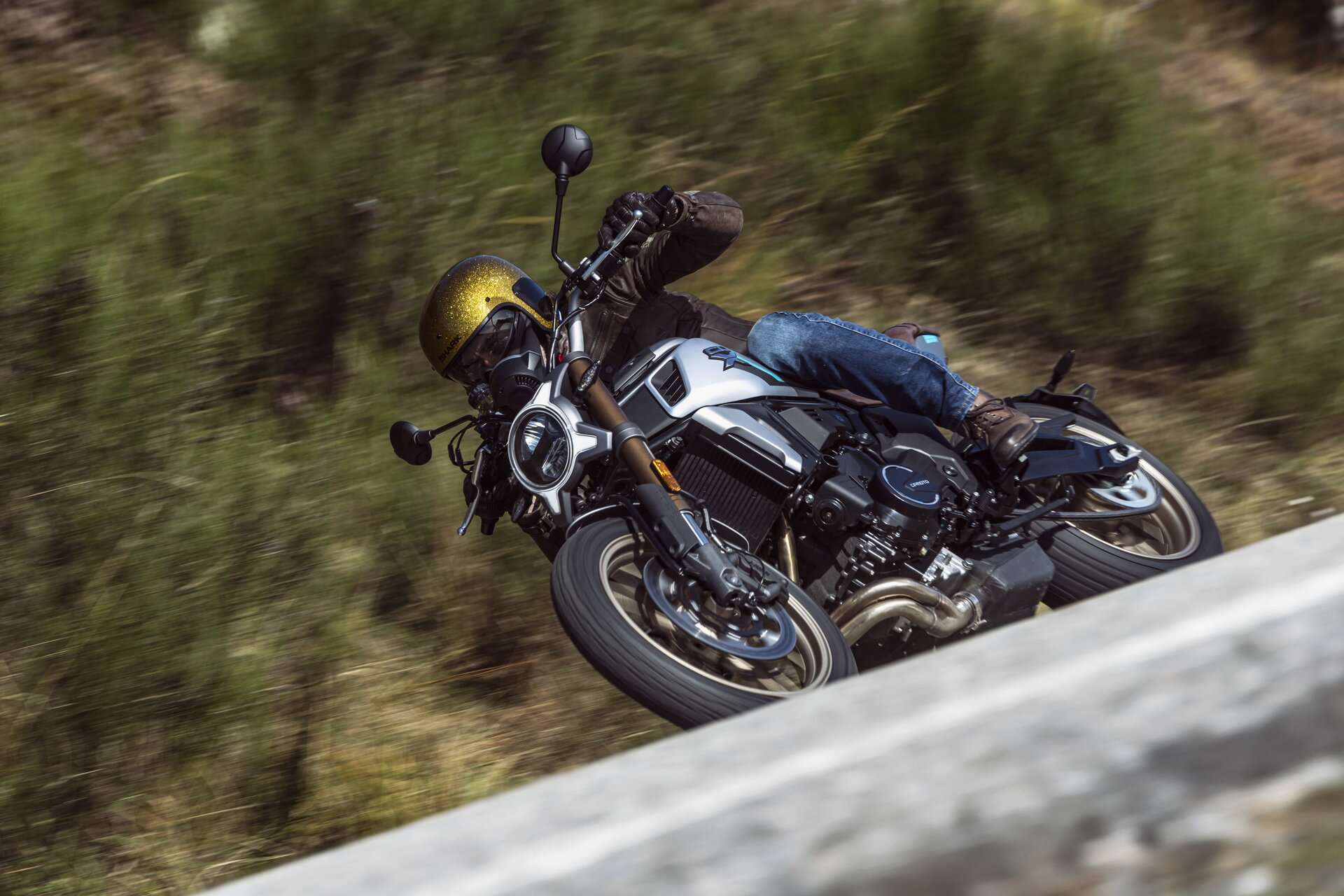 CFMoto 700CL-X Heritage: foto