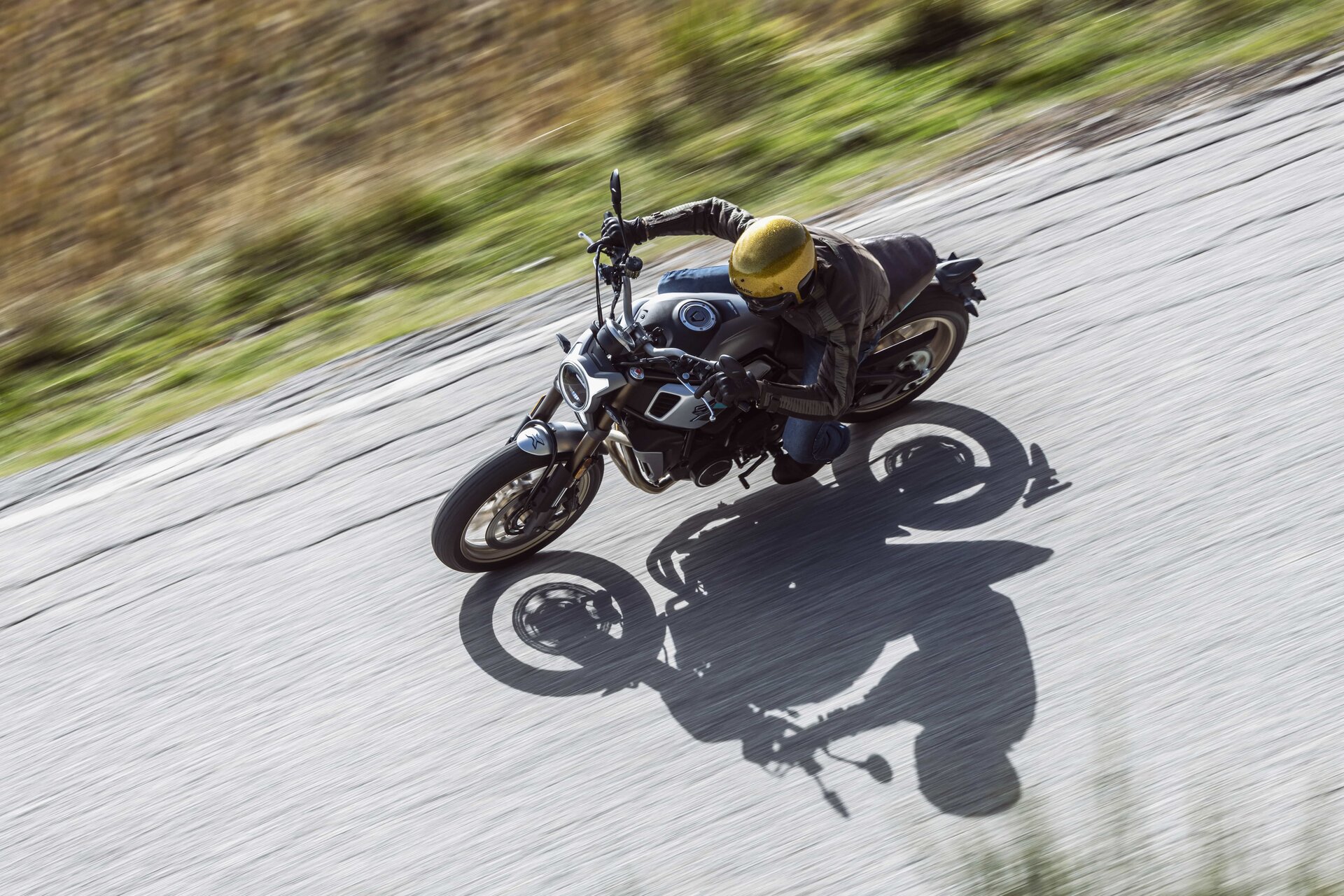 CFMoto 700CL-X Heritage: foto