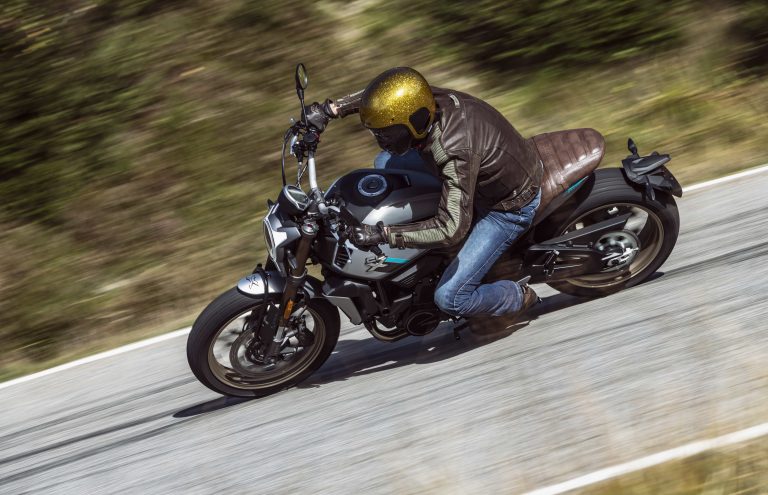 CFMoto 700CL-X Heritage: foto