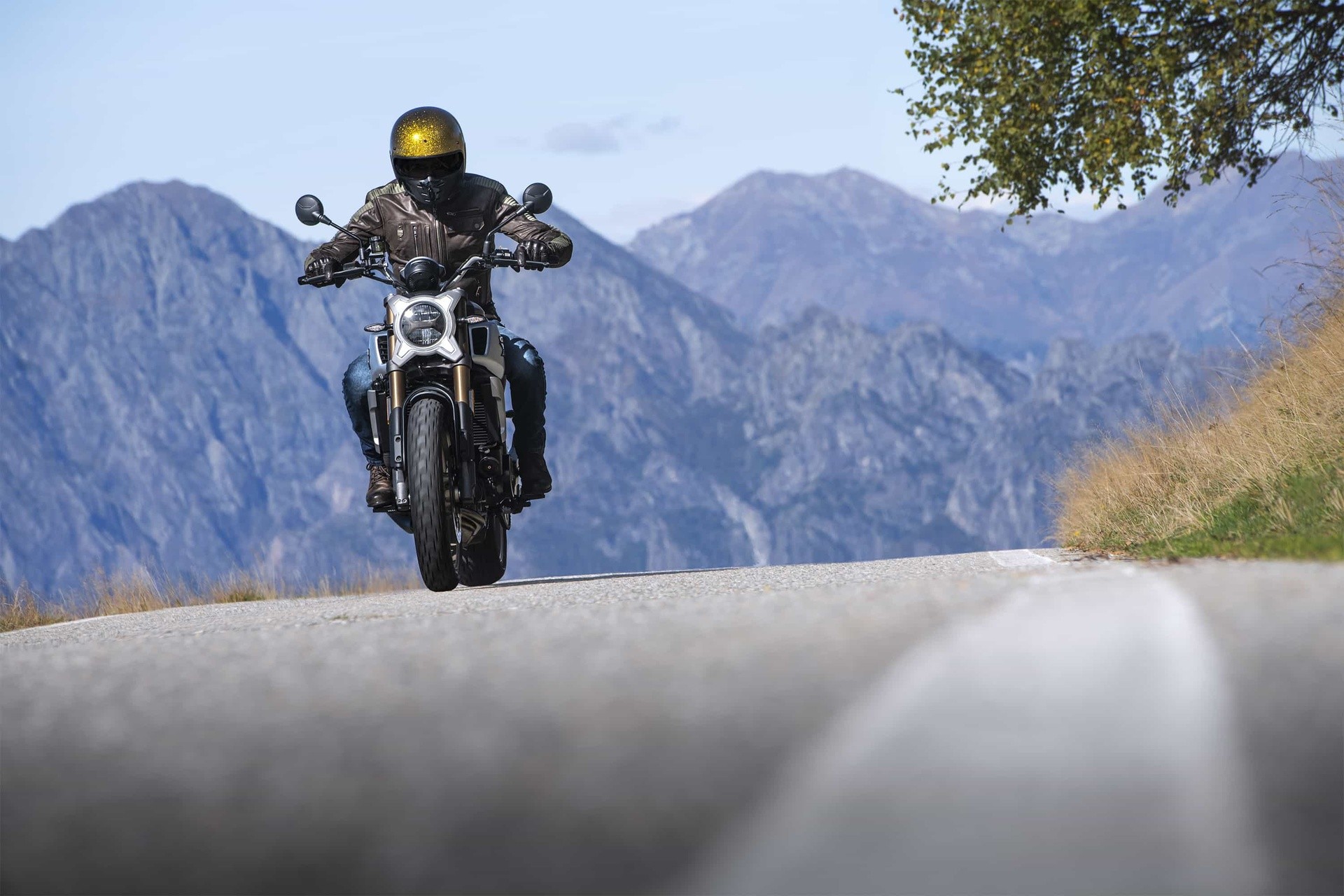 CFMoto 700CL-X Heritage: foto