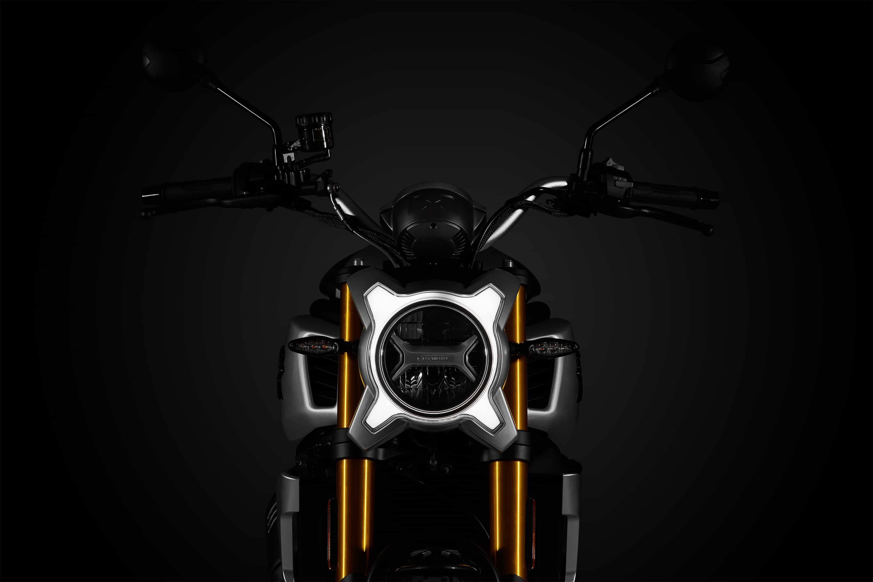 CFMoto 700CL-X Heritage: foto