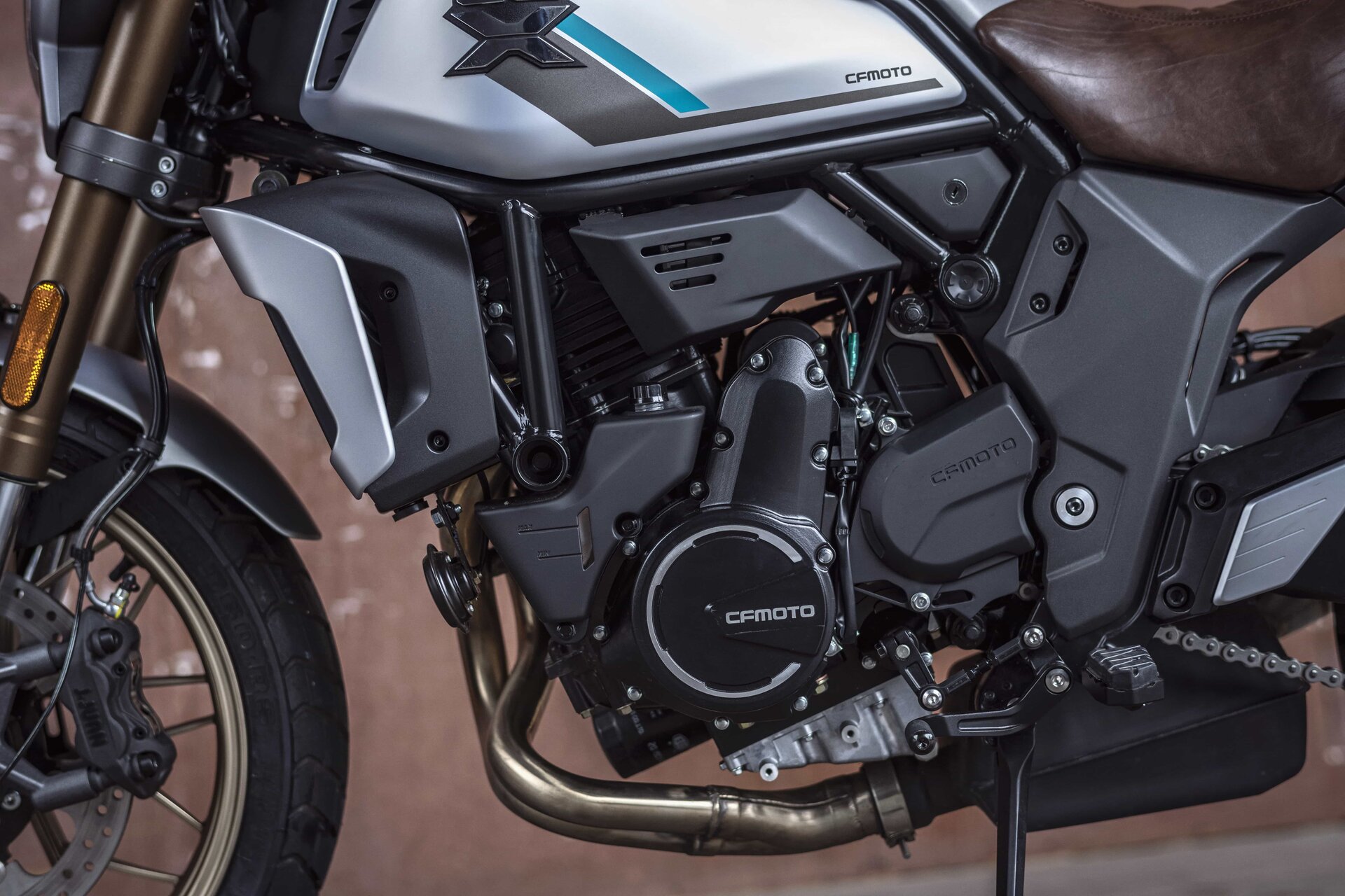 CFMoto 700CL-X Heritage: foto