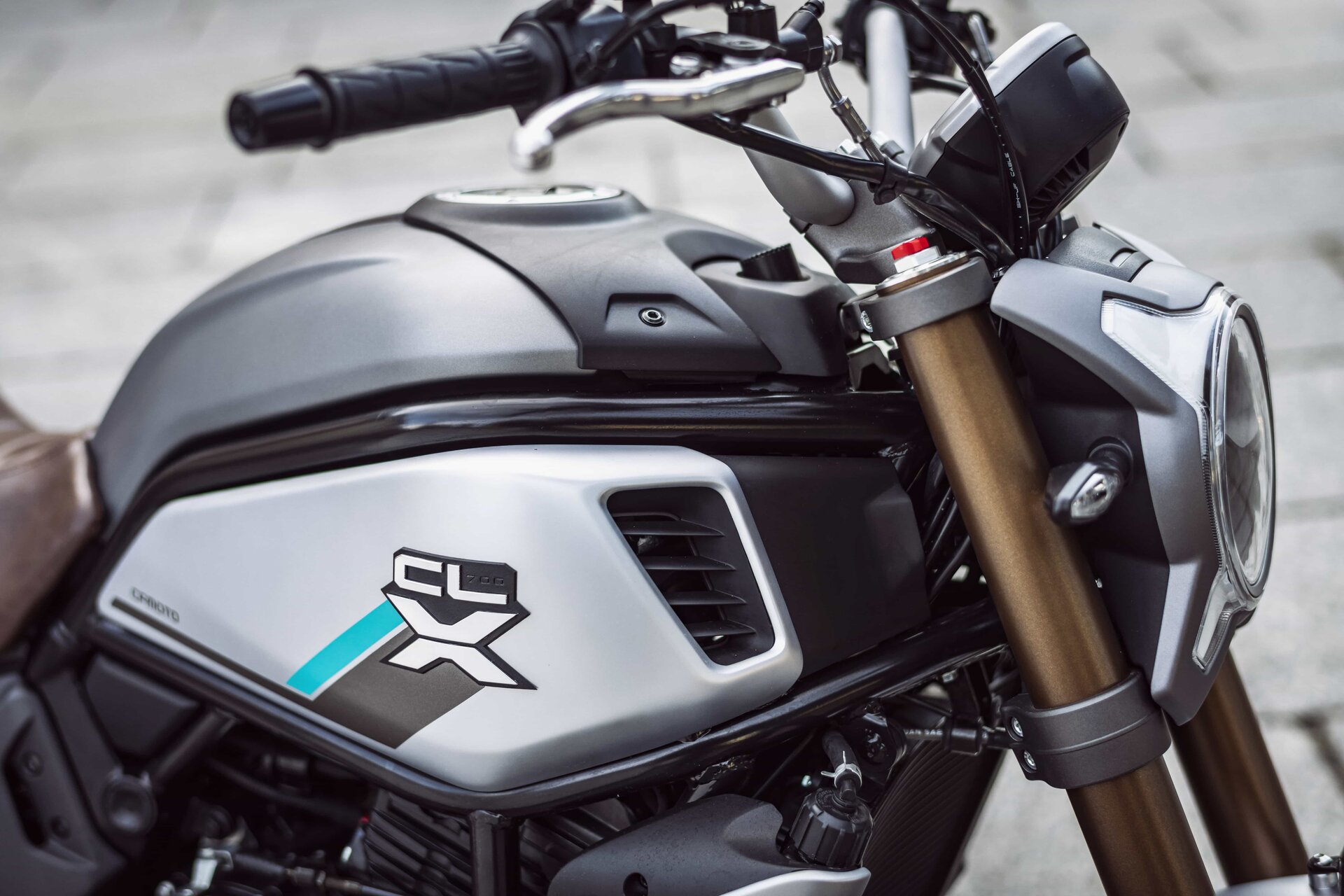 CFMoto 700CL-X Heritage: foto