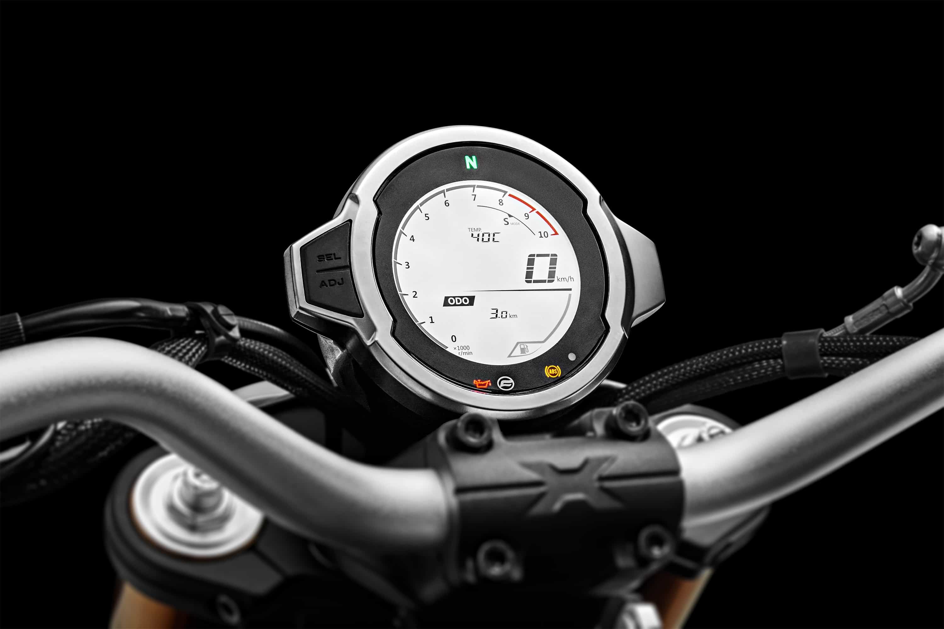 CFMoto 700CL-X Heritage: foto