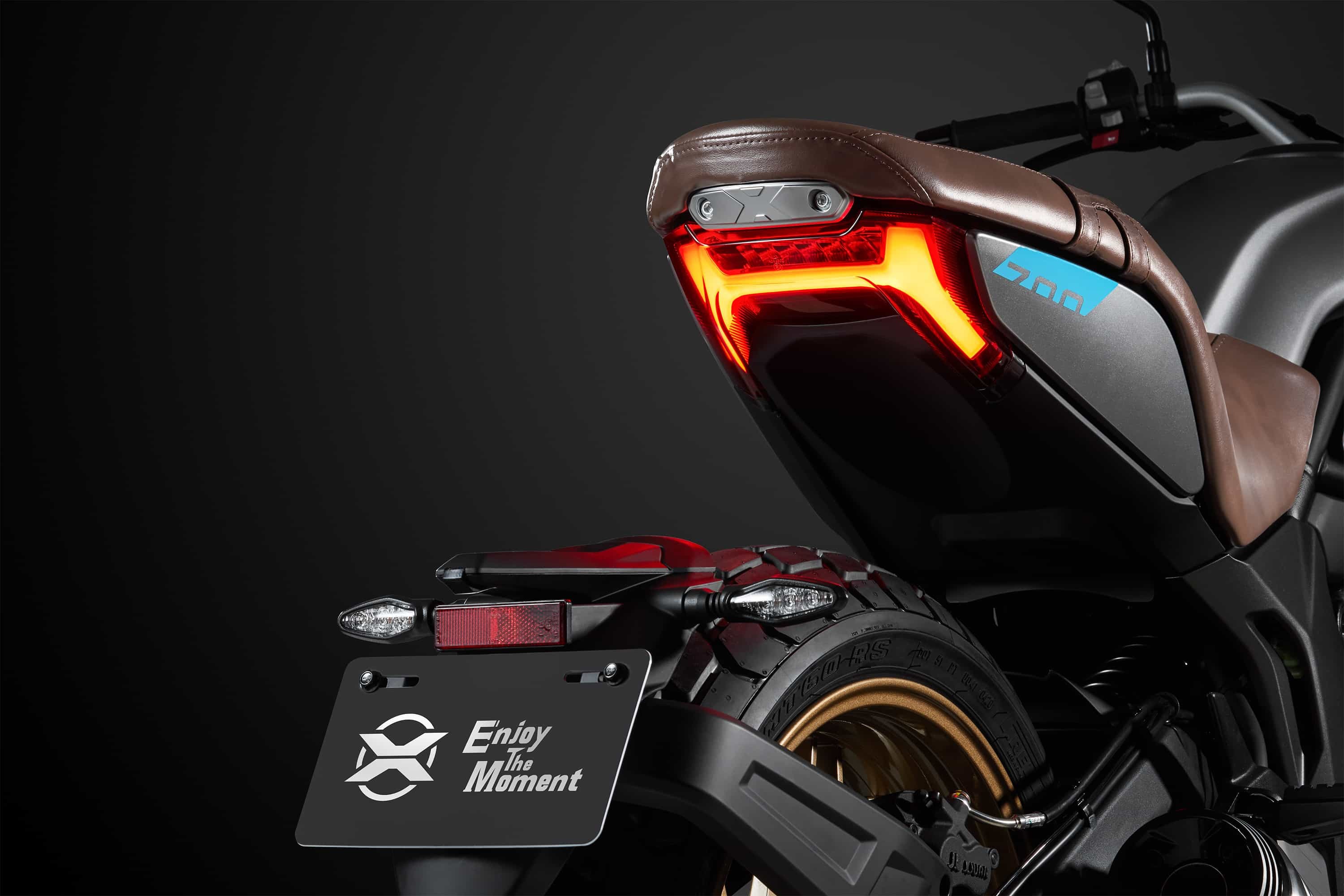 CFMoto 700CL-X Heritage: foto