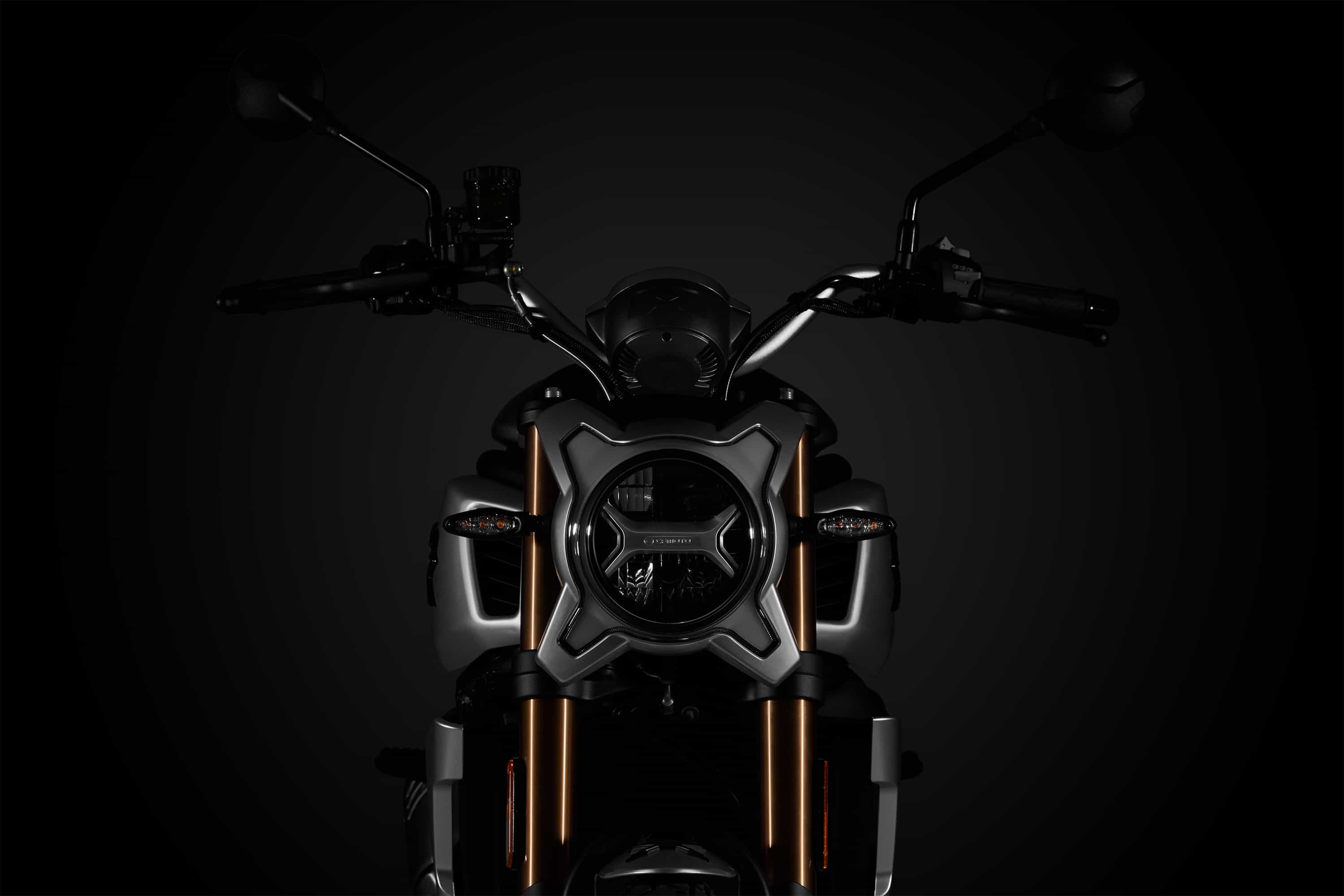 CFMoto 700CL-X Heritage: foto