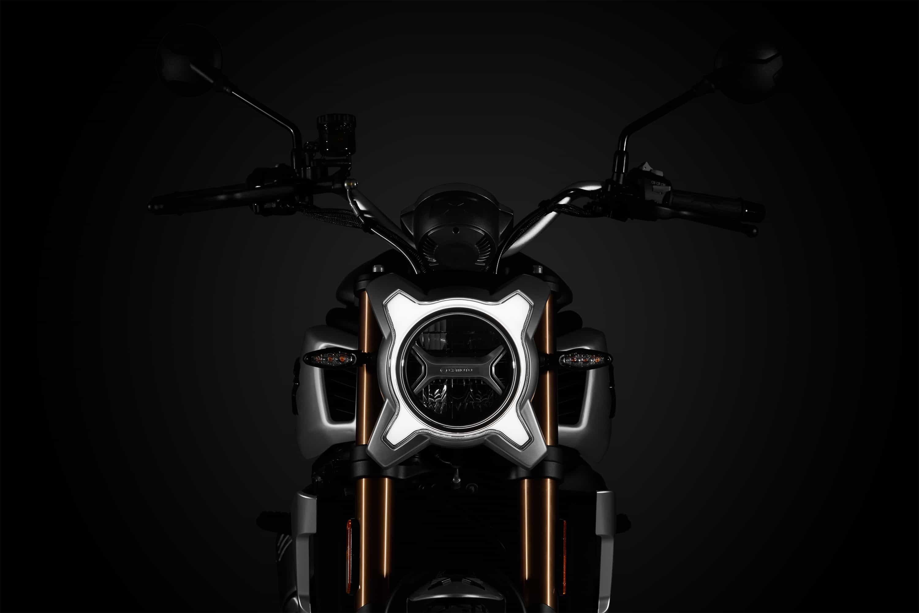 CFMoto 700CL-X Heritage: foto