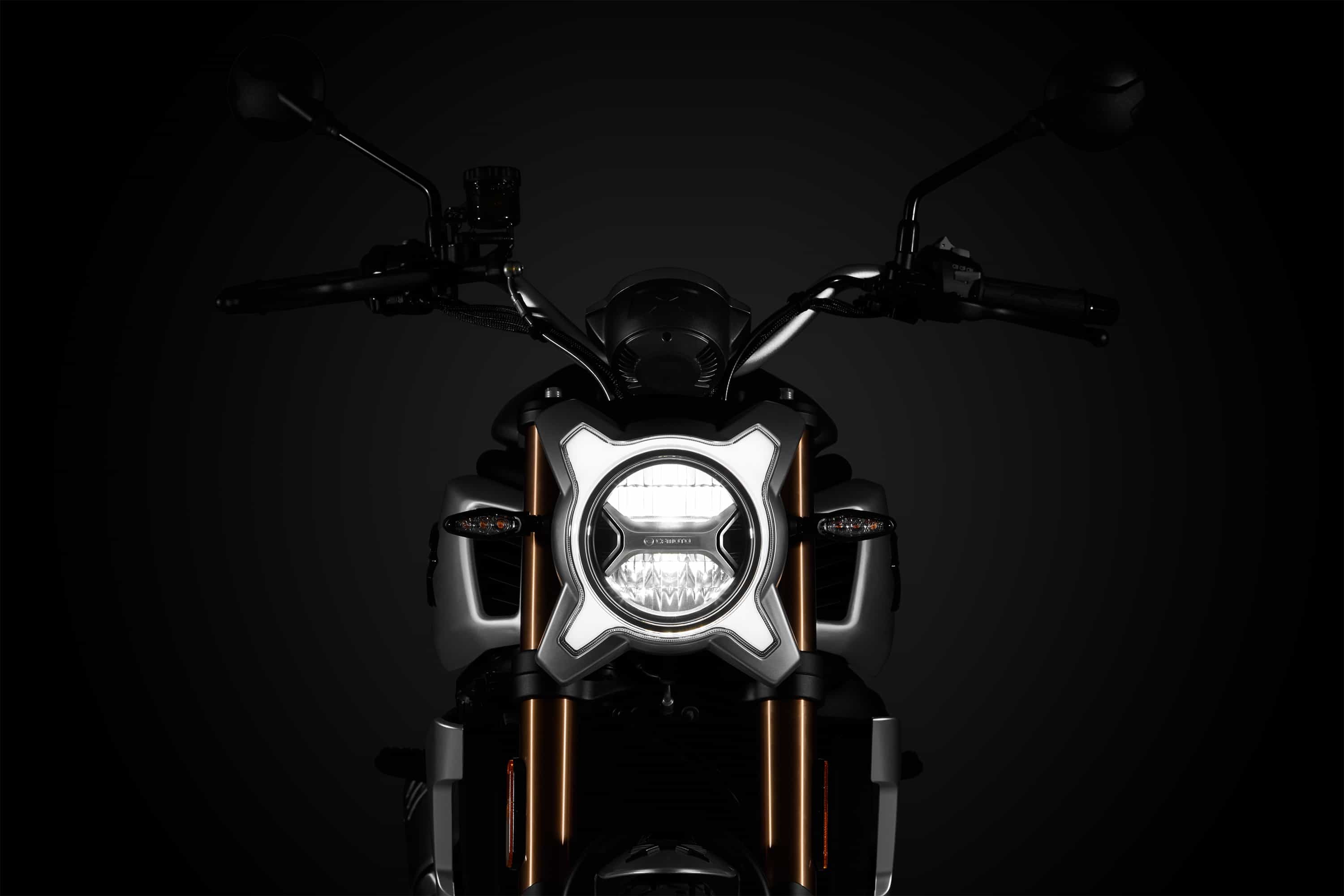 CFMoto 700CL-X Heritage: foto