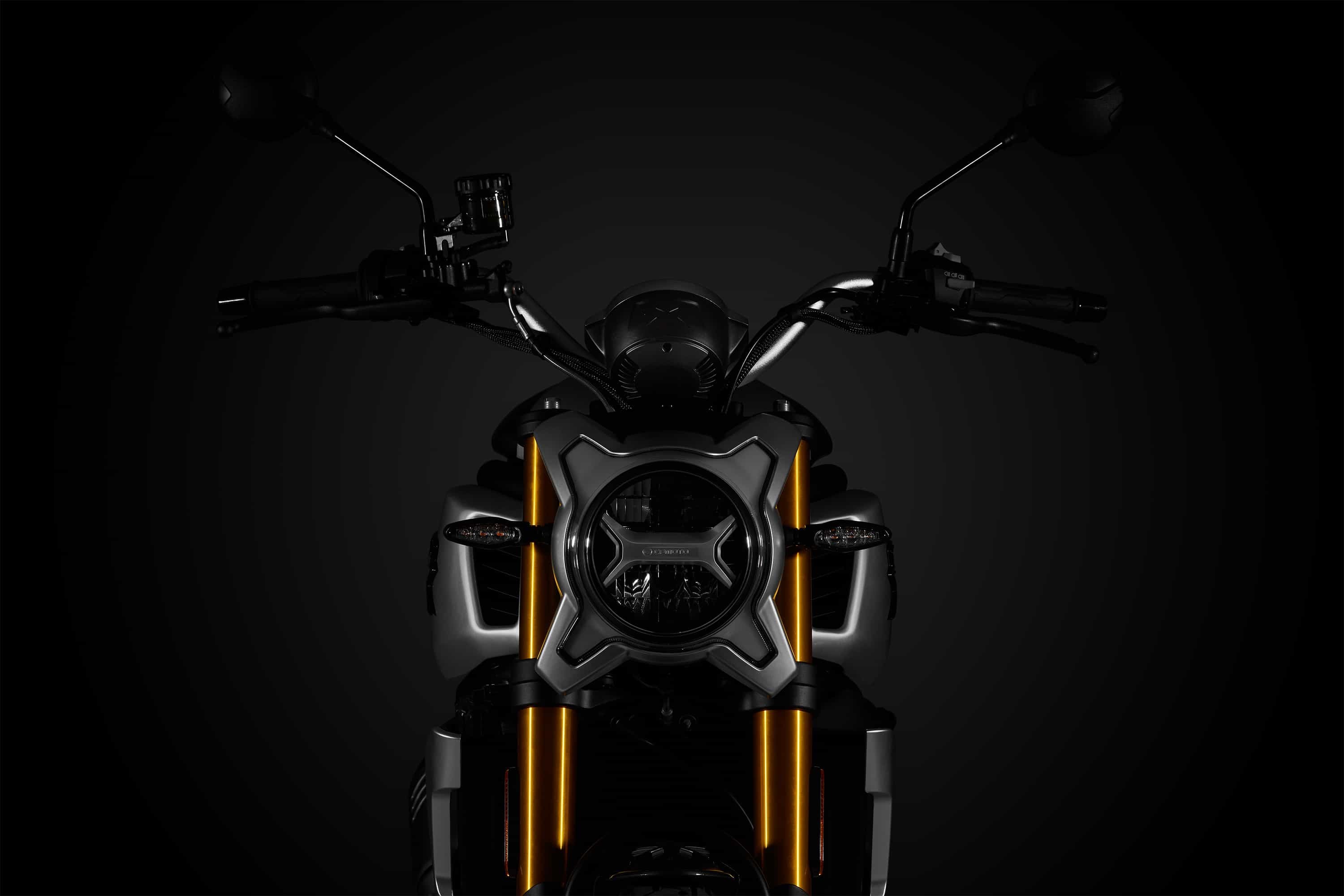 CFMoto 700CL-X Heritage: foto