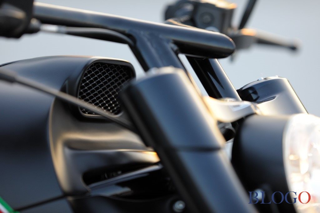 Harley-Davidson Night Rod "625 Scaglietti" by X-Trem Custom