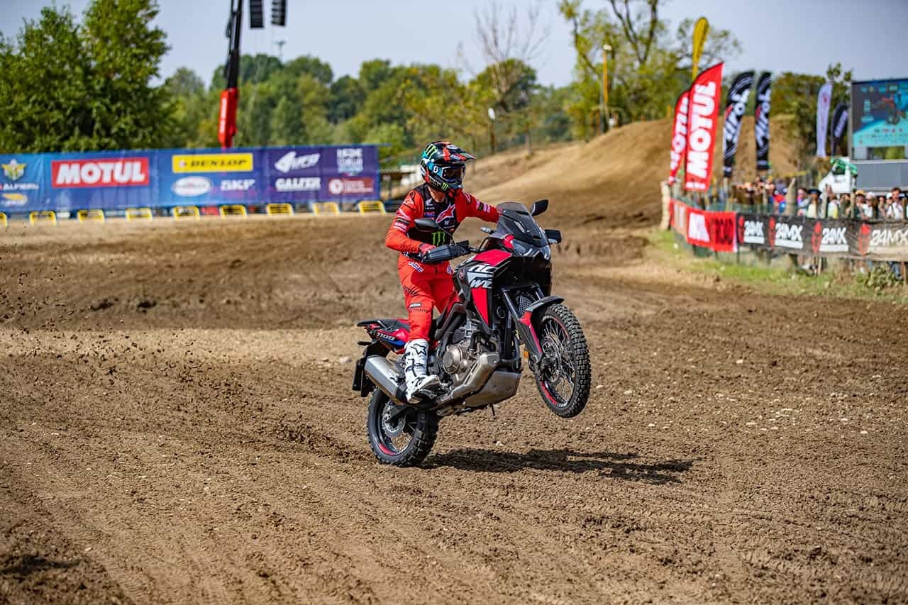 Honda Africa Twin: in pista con Joan Barreda