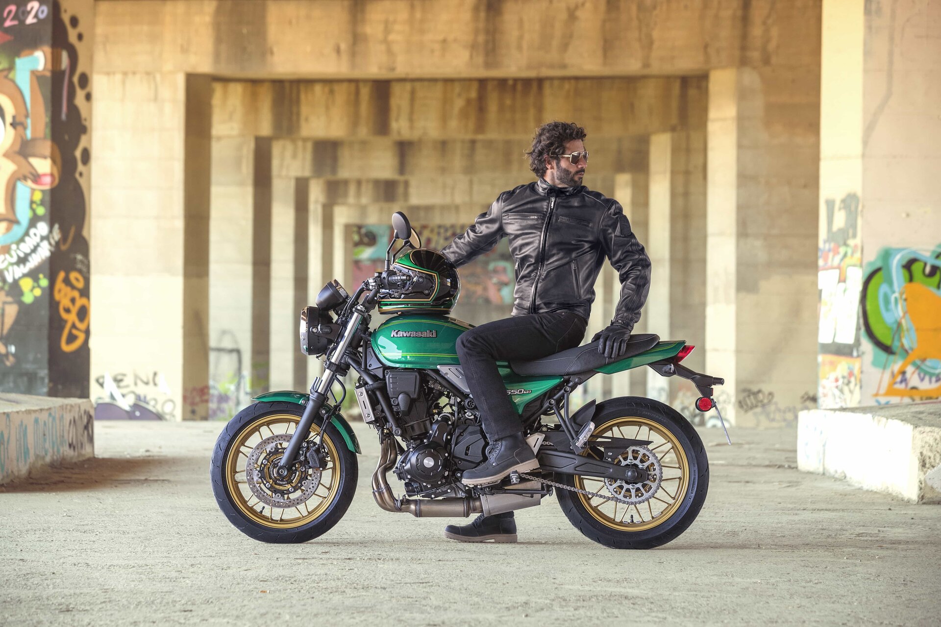 Kawasaki Z650 RS: le foto