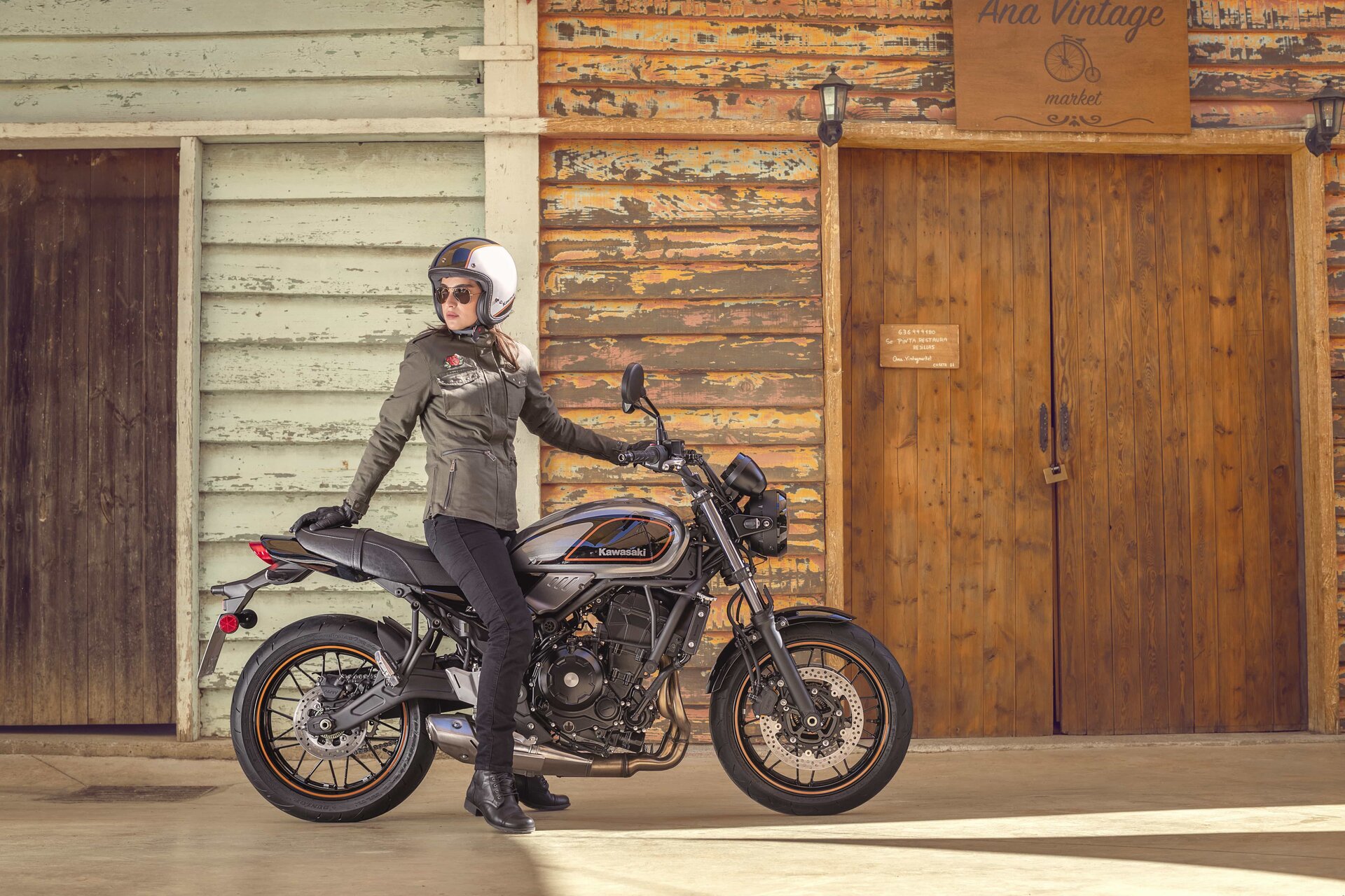 Kawasaki Z650 RS: le foto