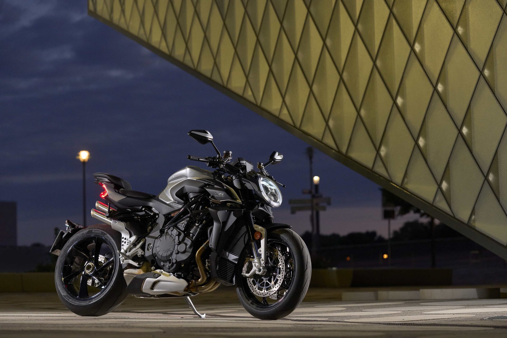 MV Agusta Brutale 1000 RS: le foto