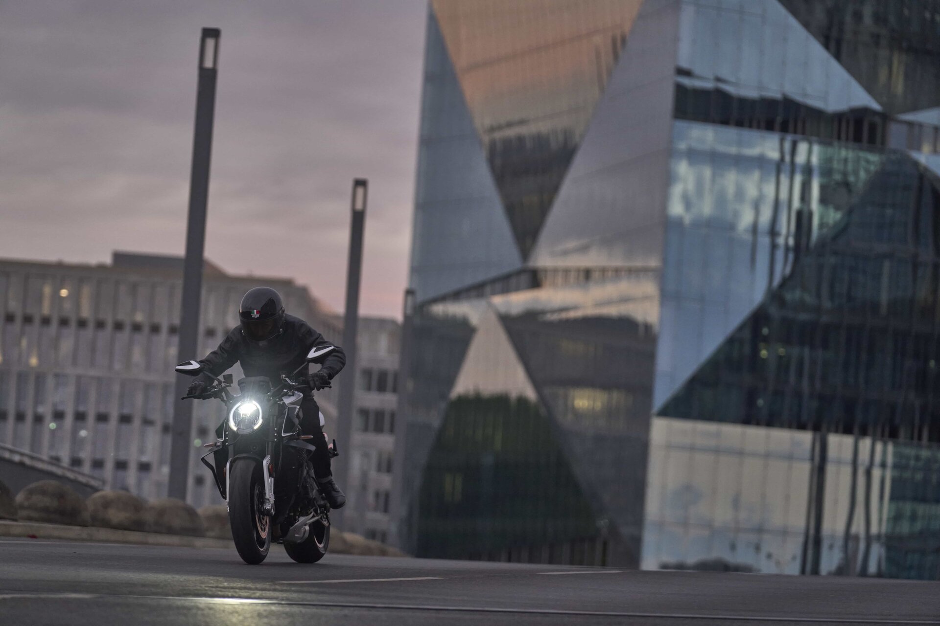 MV Agusta Brutale 1000 RS: le foto