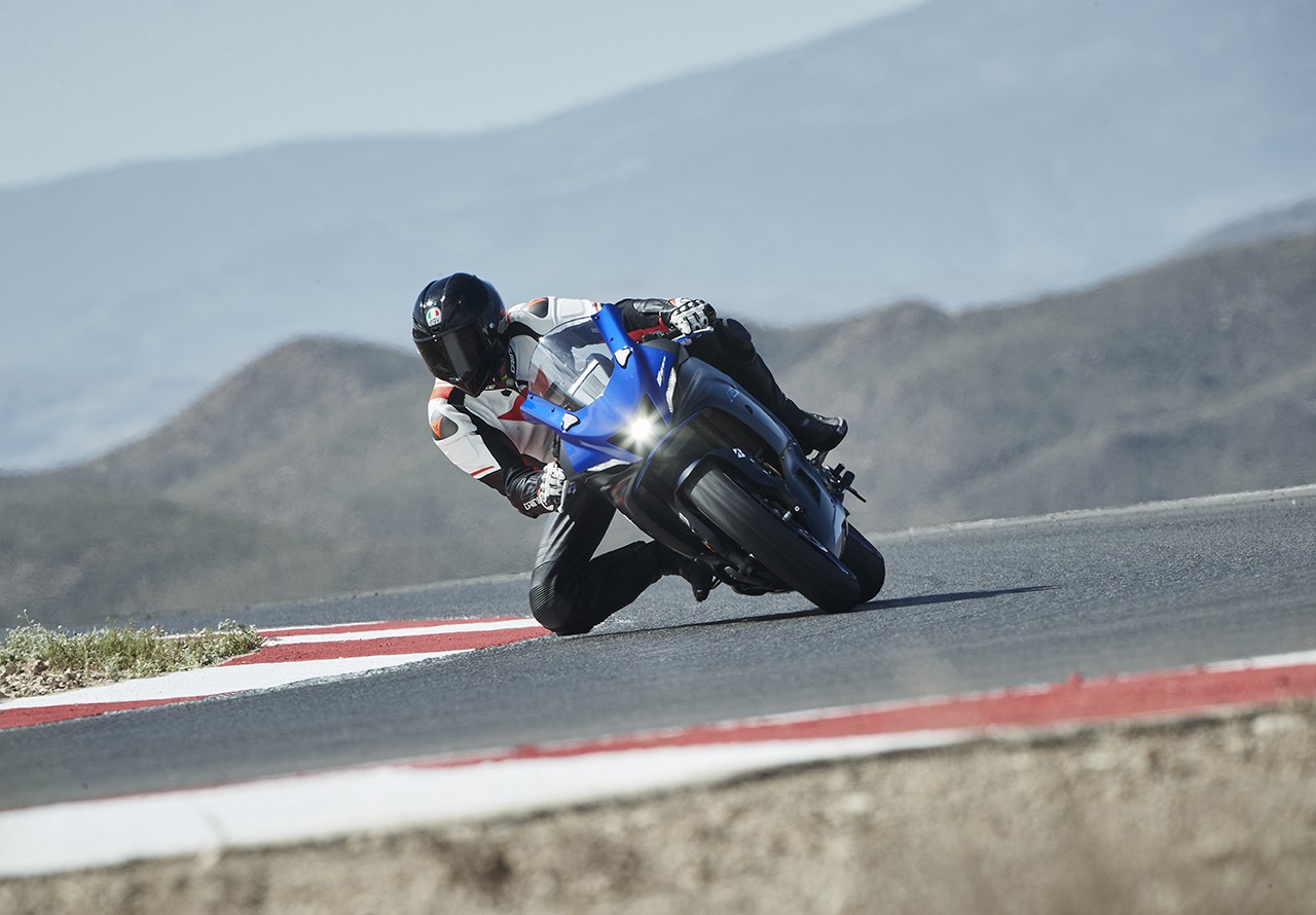 Nuova Yamaha R7, le foto della prova