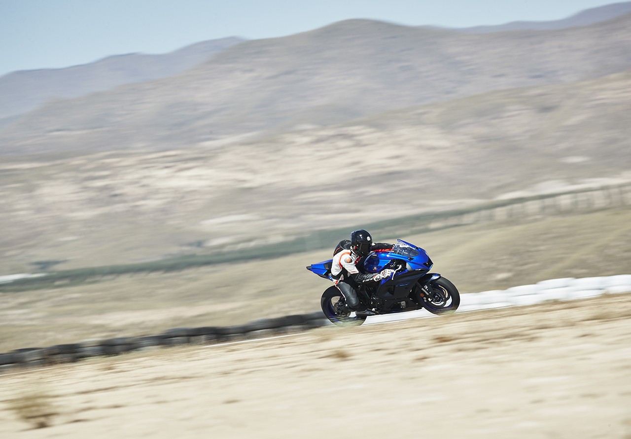 Nuova Yamaha R7, le foto della prova