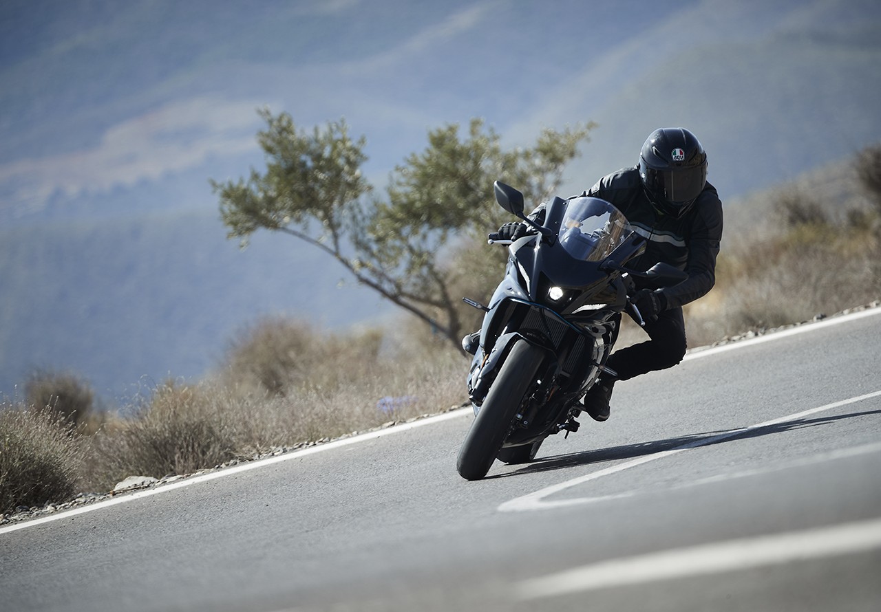 Nuova Yamaha R7, le foto della prova